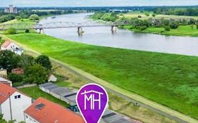 Zauberhafte Ferienwohnung in Barby Balkon mit Elbblick am Elbe-Saaleradweg